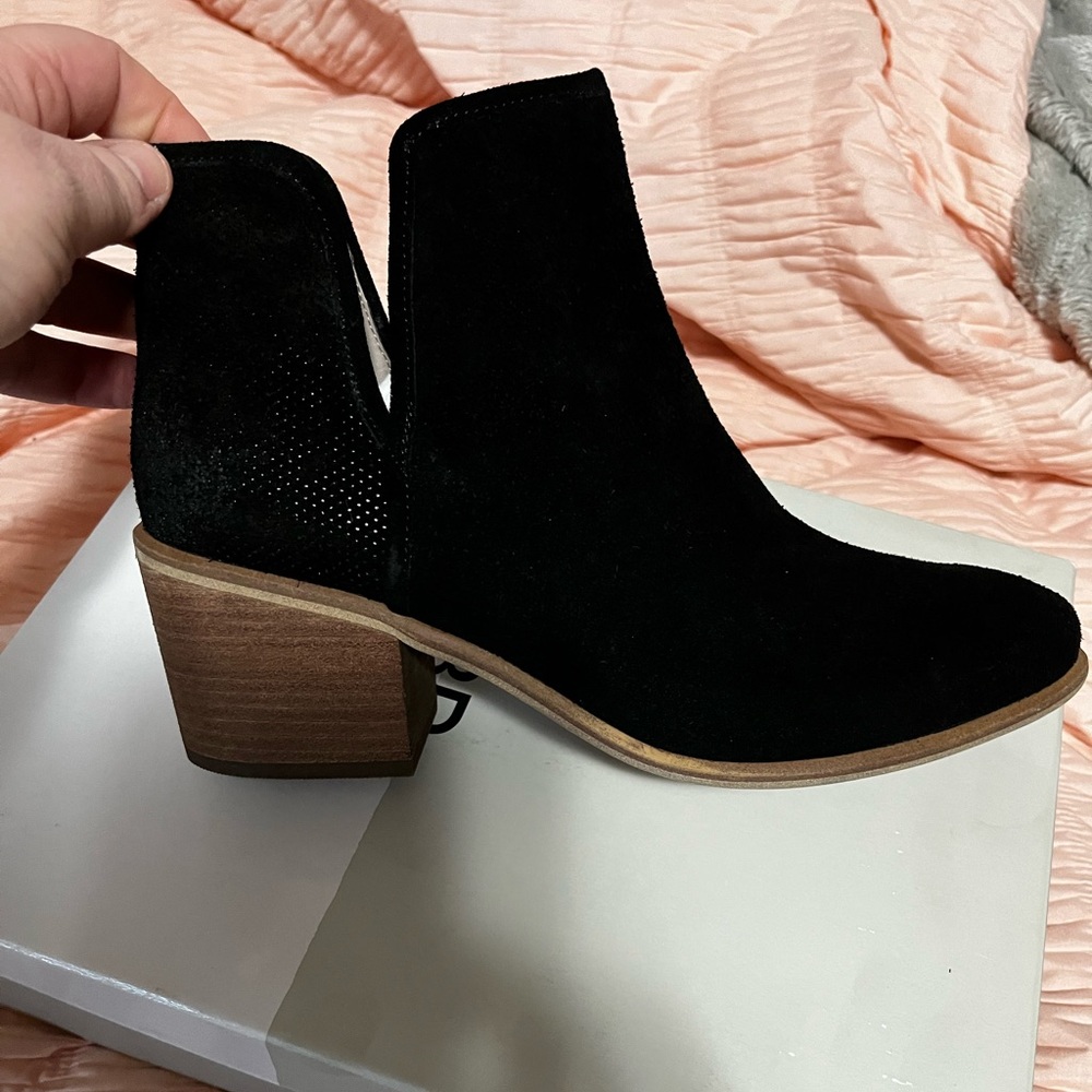NIB/NWT bp Lea booties - size 9